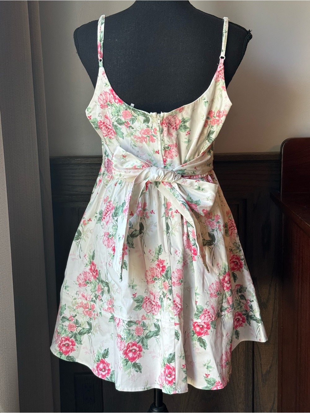 Mi Ami Francesca brand White Floral Dress with Pink and Green Roses Large Euc - Picture 2 of 8